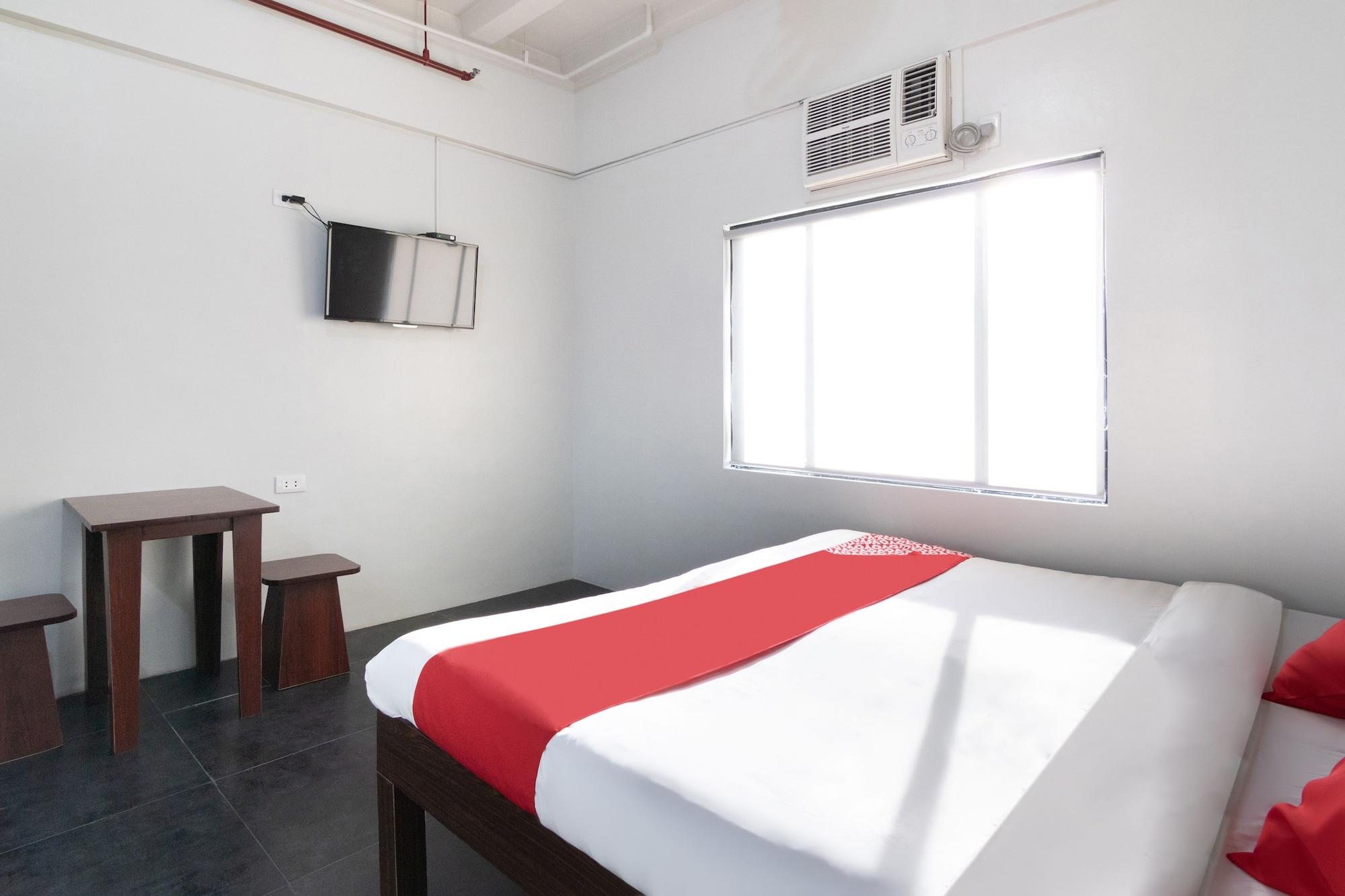 Oyo 136 Regal Residences Quezon City Buitenkant foto
