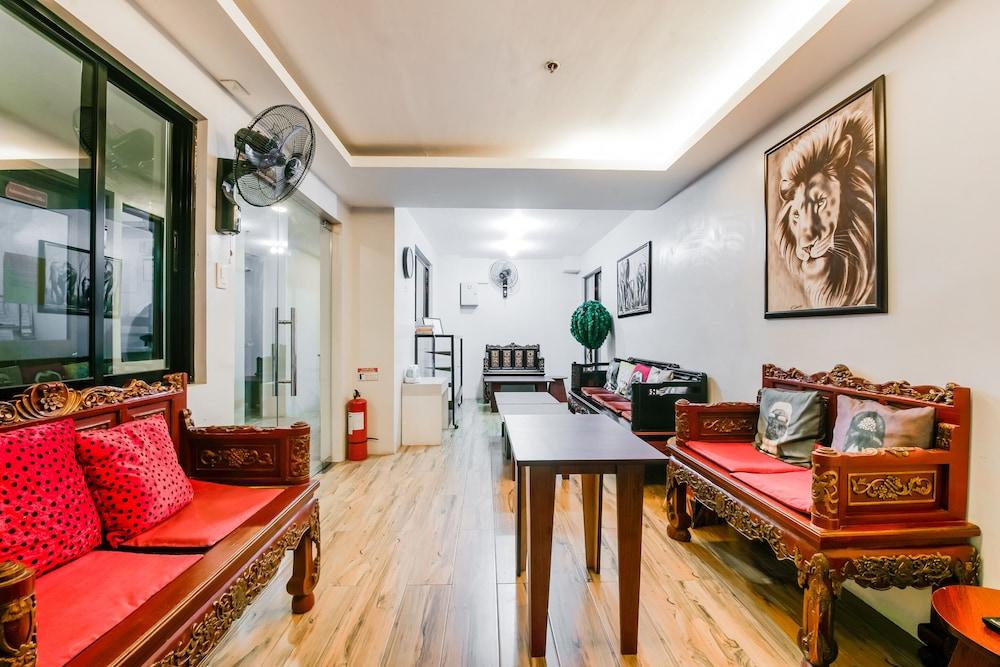 Oyo 136 Regal Residences Quezon City Buitenkant foto