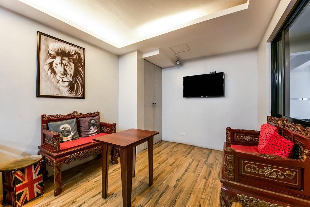 Oyo 136 Regal Residences Quezon City Buitenkant foto