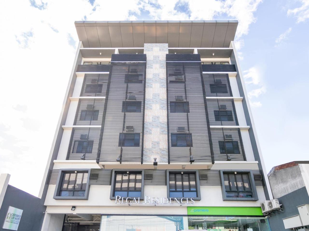 Oyo 136 Regal Residences Quezon City Buitenkant foto