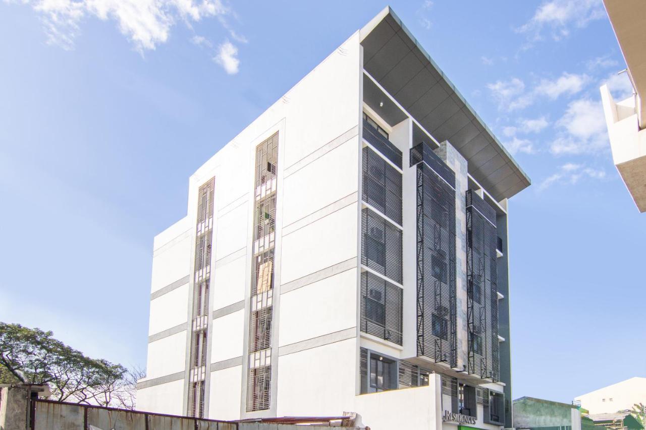 Oyo 136 Regal Residences Quezon City Buitenkant foto